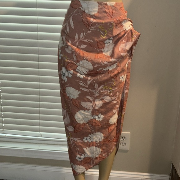 ASOS EDITION twist front off shoulder top and skirt in linen
floral print. - Picture 6 of 14